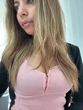Snapshot of sexylenia chatting on May 18, 1:06 pm sexylenia online show from May 18, 1:06 pm