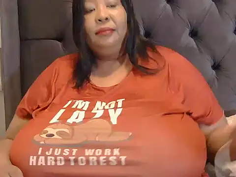 Snapshot of nancy111 chatting on February 5, 2:27 am nancy111 online show from February 5, 2:27 am