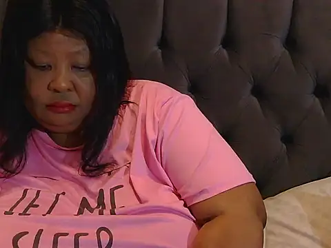 Snapshot of nancy111 chatting on February 10, 2:15 am nancy111 online show from February 10, 2:15 am