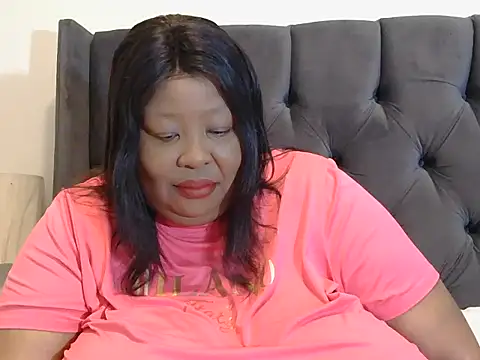 Snapshot of nancy111 chatting on February 18, 2:07 am nancy111 online show from February 18, 2:07 am