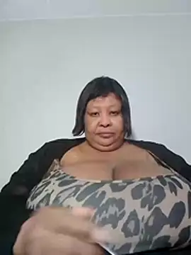 Snapshot of nancy111 chatting on May 18, 3:24 am nancy111 online show from May 18, 3:24 am