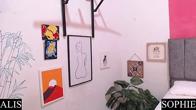 Snapshot of Sophie_And_Alis chatting on January 29, 10:27 am Sophie And Alis online show from January 29, 10:27 am