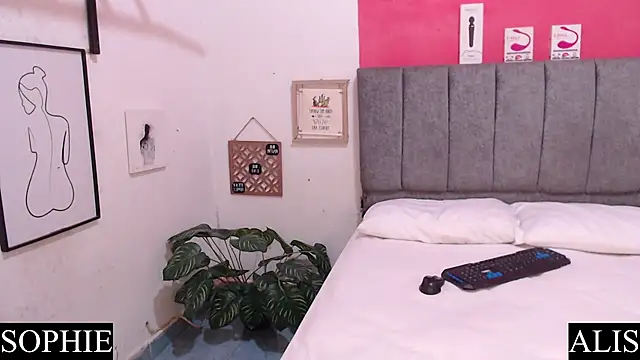 Snapshot of Sophie_And_Alis chatting on February 15, 10:55 am Sophie And Alis online show from February 15, 10:55 am