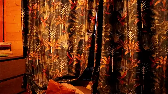 Snapshot of LittleMe97 chatting on February 22, 8:24 am LittleMe97 online show from February 22, 8:24 am