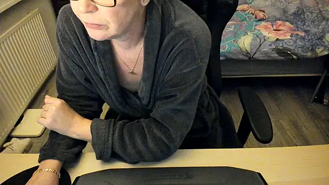 Snapshot of minoesje37 chatting on January 15, 8:26 pm minoesje37 online show from January 15, 8:26 pm