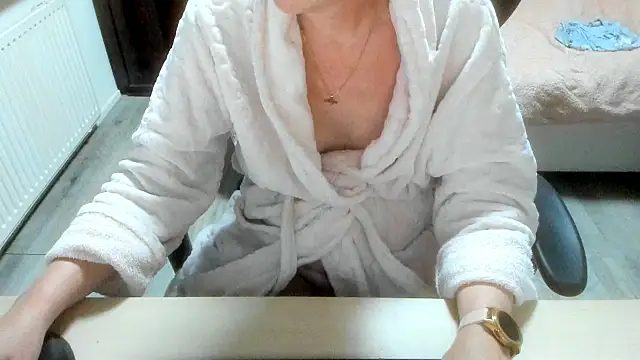 minoesje37 online show from December 13, 9:09 pm