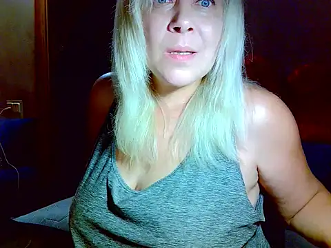 Snapshot of AgoniA7 chatting on July 16, 6:36 pm AgoniA7 online show from July 16, 6:36 pm