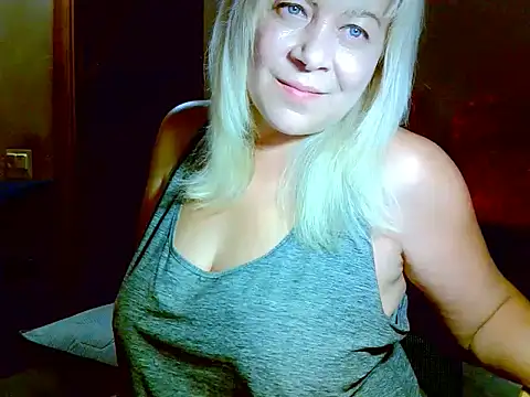 Snapshot of AgoniA7 chatting on July 26, 6:37 pm AgoniA7 online show from July 26, 6:37 pm