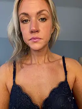 Snapshot of Kay_Cakes chatting on February 1, 6:51 pm Kay Cakes online show from February 1, 6:51 pm