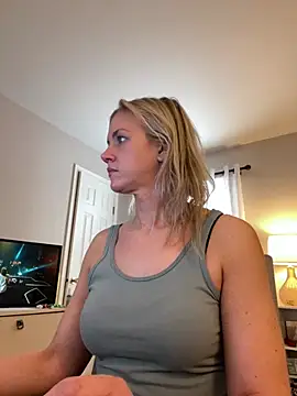 Snapshot of Kay_Cakes chatting on February 3, 8:03 pm Kay Cakes online show from February 3, 8:03 pm