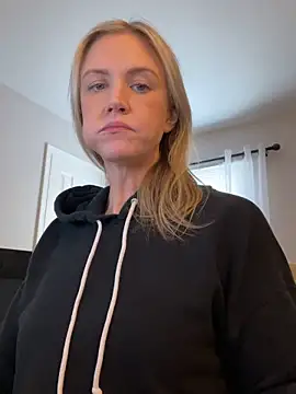 Snapshot of Kay_Cakes chatting on February 24, 8:40 pm Kay Cakes online show from February 24, 8:40 pm