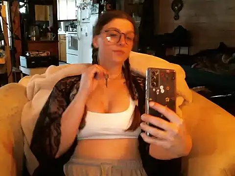 Snapshot of katie_kitten38 chatting on January 6, 1:59 pm katie kitten38 online show from January 6, 1:59 pm