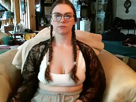 Snapshot of katie_kitten38 chatting on January 8, 1:35 pm katie kitten38 online show from January 8, 1:35 pm