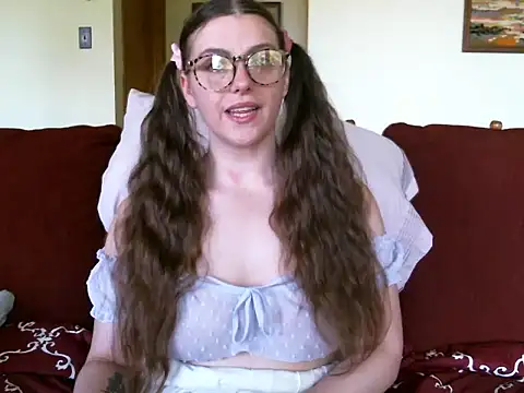 Snapshot of katie_kitten38 chatting on June 9, 5:02 pm katie kitten38 online show from June 9, 5:02 pm