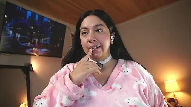 coraline latin online show from May 3, 12:55 pm