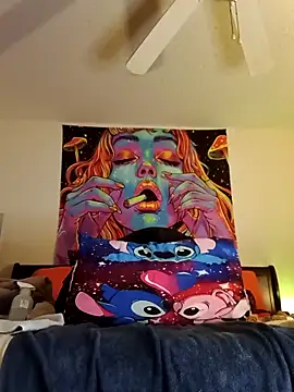 Snapshot of EnticingAaliyah chatting on November 17, 10:48 pm EnticingAaliyah online show from November 17, 10:48 pm