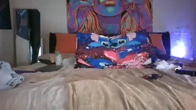 Snapshot of EnticingAaliyah chatting on February 11, 10:15 pm EnticingAaliyah online show from February 11, 10:15 pm