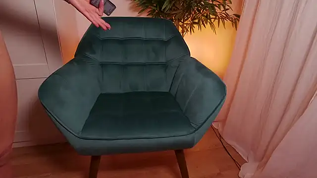 Snapshot of StracciaStella- chatting on February 12, 5:41 pm StracciaStella- online show from February 12, 5:41 pm