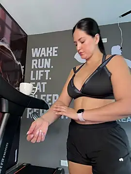 Snapshot of Carolina_Novoa chatting on May 5, 5:21 pm Carolina Novoa online show from May 5, 5:21 pm