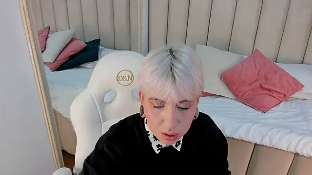 Snapshot of amy_ink chatting on September 13, 11:32 am amy ink online show from September 13, 11:32 am