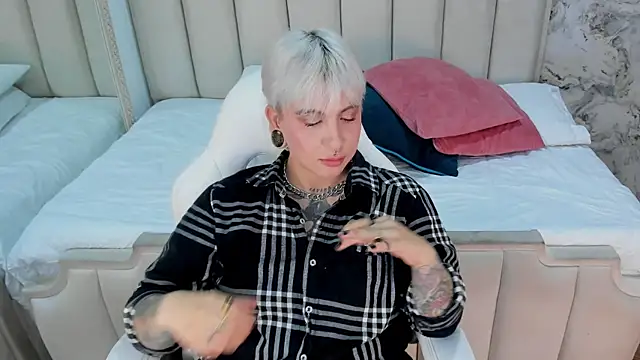 Snapshot of amy_ink chatting on September 17, 11:23 am amy ink online show from September 17, 11:23 am