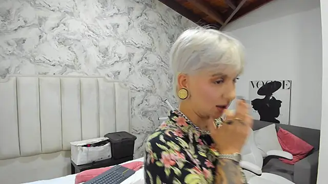 Snapshot of amy_ink chatting on September 19, 11:22 am amy ink online show from September 19, 11:22 am