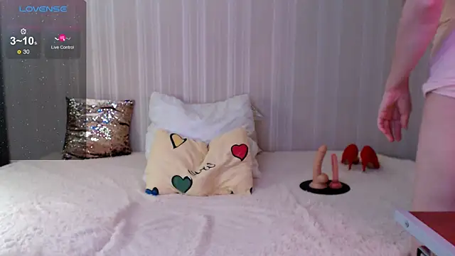 Snapshot of SylviaFoxy chatting on January 31, 8:33 pm SylviaFoxy online show from January 31, 8:33 pm