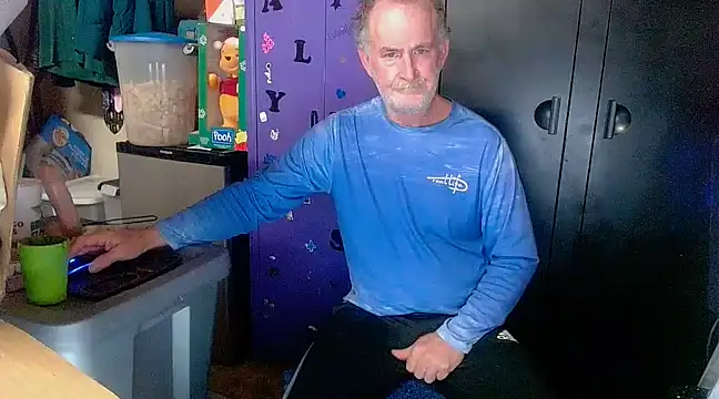 Snapshot of Sweet_Sexy1963 chatting on December 11, 5:15 pm Sweet Sexy1963 online show from December 11, 5:15 pm