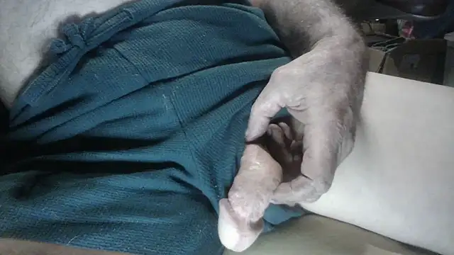 Snapshot of russtee chatting on February 25, 12:09 am russtee online show from February 25, 12:09 am