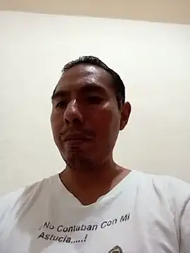 Snapshot of desnudo_Sexoxo chatting on December 18, 5:52 pm desnudo Sexoxo online show from December 18, 5:52 pm