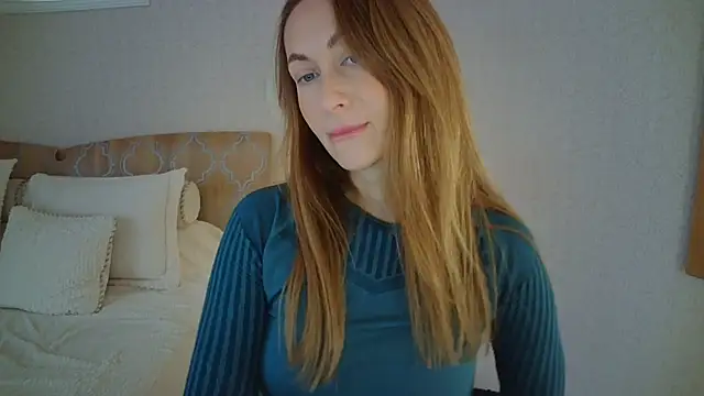 Luna Hoty online show from October 2, 6:09 am