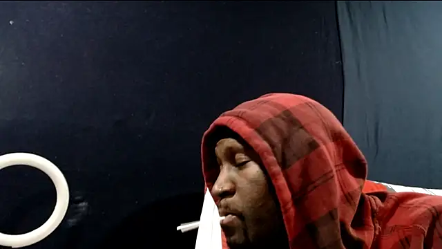 Snapshot of iBreakHeartz chatting on December 6, 9:10 am iBreakHeartz online show from December 6, 9:10 am