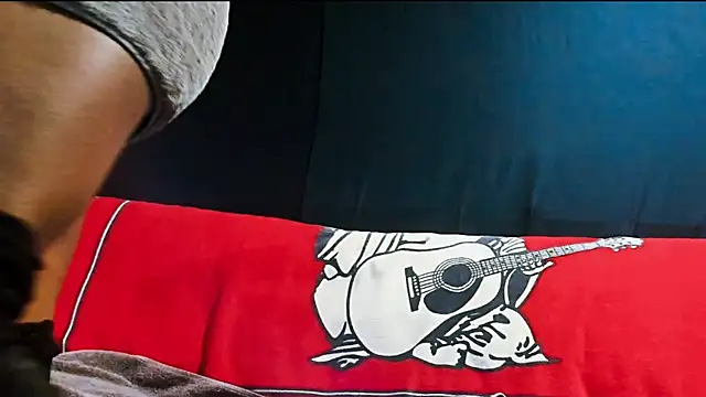 Snapshot of iBreakHeartz chatting on December 11, 1:58 am iBreakHeartz online show from December 11, 1:58 am