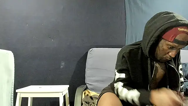 Snapshot of iBreakHeartz chatting on January 2, 3:05 am iBreakHeartz online show from January 2, 3:05 am