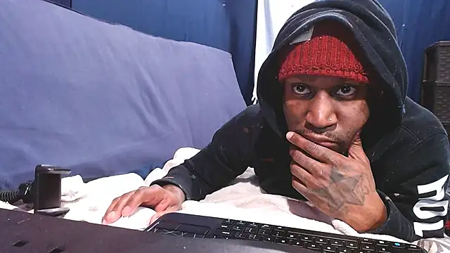 Snapshot of iBreakHeartz chatting on January 27, 8:18 am iBreakHeartz online show from January 27, 8:18 am