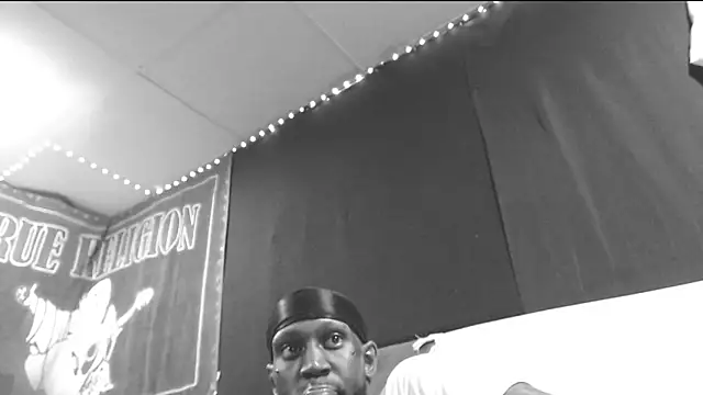 Snapshot of iBreakHeartz chatting on September 21, 2:46 am iBreakHeartz online show from September 21, 2:46 am