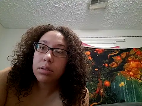 Snapshot of Theplayfulbbw chatting on July 10, 4:31 pm Theplayfulbbw online show from July 10, 4:31 pm