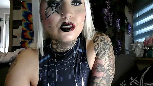 RoxxyInk online show from October 31, 11:11 am