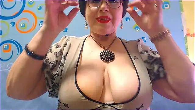 Snapshot of NaughtyMOM4uX chatting on March 15, 8:58 am NaughtyMOM4uX online show from March 15, 8:58 am