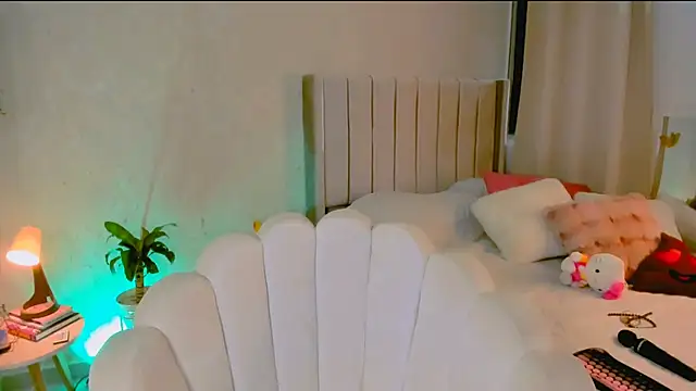 Snapshot of dulce_doll1 chatting on August 4, 2:59 am dulce doll1 online show from August 4, 2:59 am