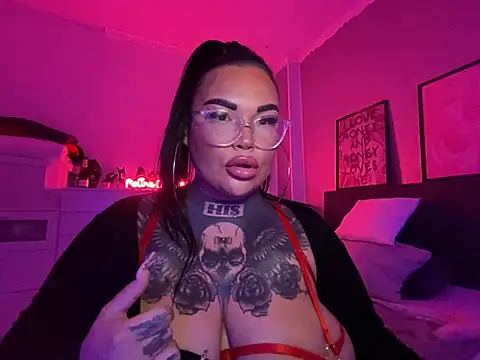 Snapshot of _MelinaCurves_ chatting on January 31, 8:22 pm  MelinaCurves  online show from January 31, 8:22 pm
