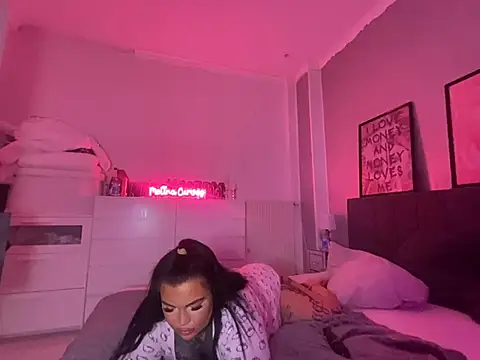 Snapshot of _MelinaCurves_ chatting on February 5, 12:53 am  MelinaCurves  online show from February 5, 12:53 am