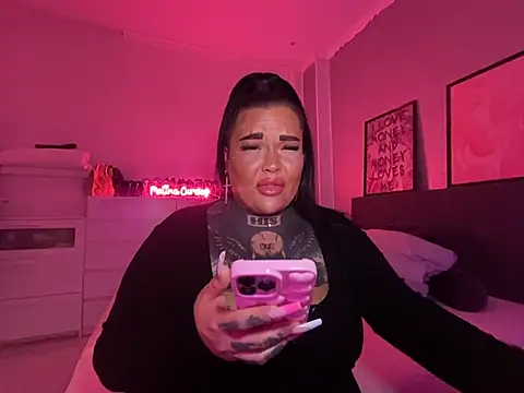 Snapshot of _MelinaCurves_ chatting on February 10, 10:30 pm  MelinaCurves  online show from February 10, 10:30 pm