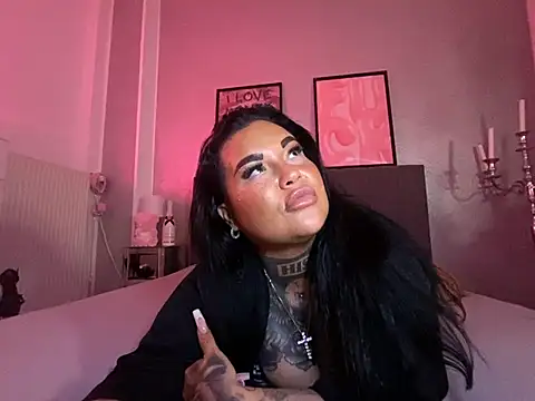 Snapshot of _MelinaCurves_ chatting on February 23, 11:36 pm  MelinaCurves  online show from February 23, 11:36 pm