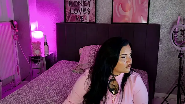 Snapshot of _MelinaCurves_ chatting on February 28, 8:28 pm  MelinaCurves  online show from February 28, 8:28 pm