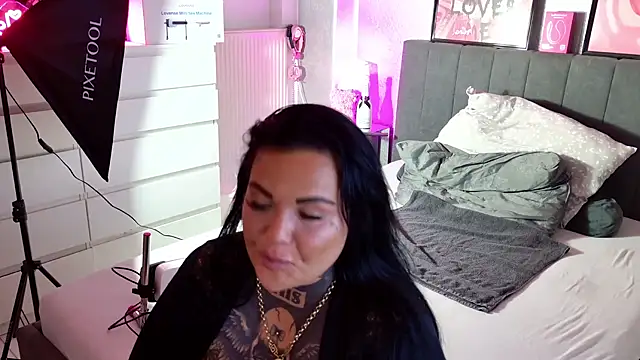 Snapshot of _MelinaCurves_ chatting on March 19, 12:26 am  MelinaCurves  online show from March 19, 12:26 am