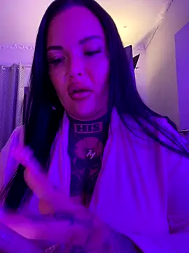 Snapshot of _MelinaCurves_ chatting on October 5, 9:02 pm  MelinaCurves  online show from October 5, 9:02 pm
