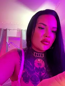 Snapshot of _MelinaCurves_ chatting on October 11, 9:02 pm  MelinaCurves  online show from October 11, 9:02 pm