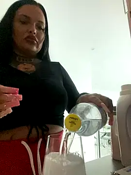 Snapshot of _MelinaCurves_ chatting on October 23, 9:02 pm  MelinaCurves  online show from October 23, 9:02 pm