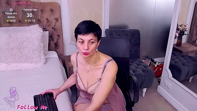 BustyPenellope online show from March 19, 3:54 am